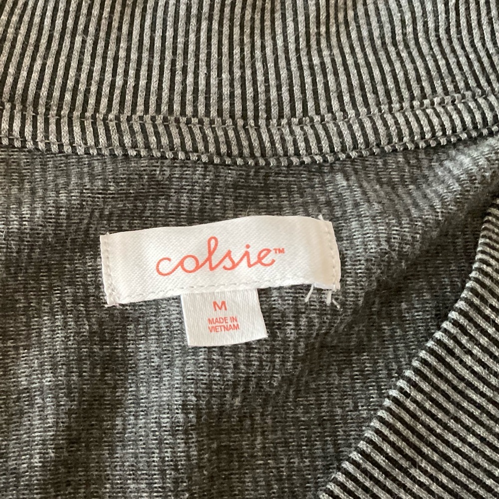 Colsie Ribbed Button Cropped Cardigan Sz M NWT - Picture 5 of 6